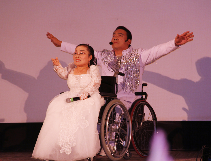 残疾人歌舞表演